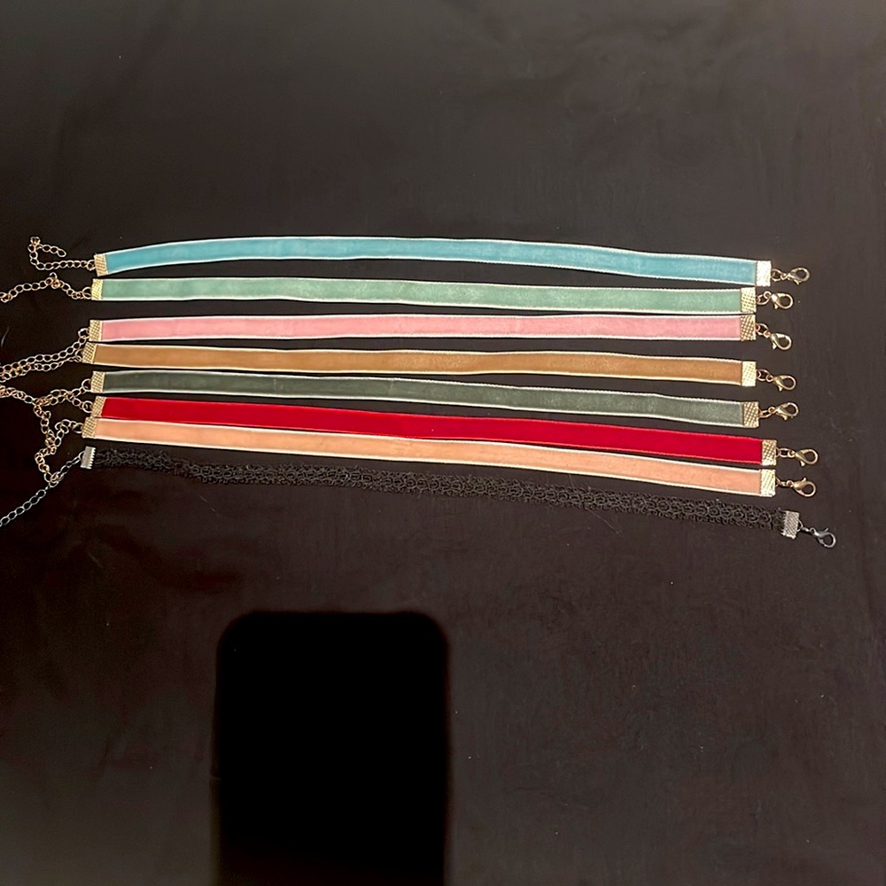 10 Velvet chokers